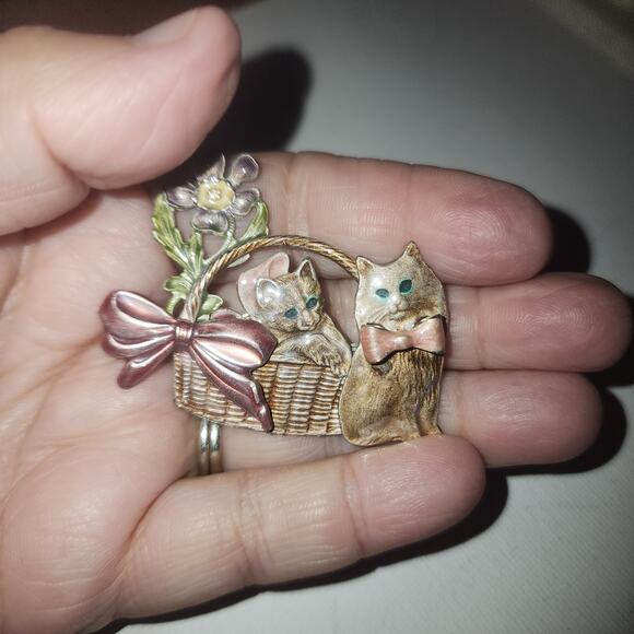 VINTAGE KENNETH COLE RHINESTONE ENAMELED CAT BROOCH PIN - Picture 2 of 4